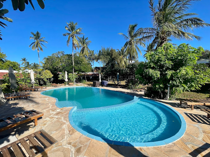 Flame Tree Cottages Hotel